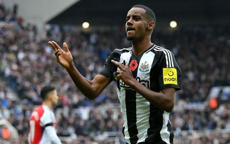 Alexander Isak hoàn toàn có thể trở thành một trong những tiền đạo xuất sắc nhất